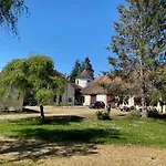 Historic Castle With Pool Near Vichy Dom wakacyjny