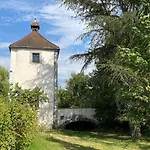 Historic Castle With Pool Near Vichy Dom wakacyjny Cusset